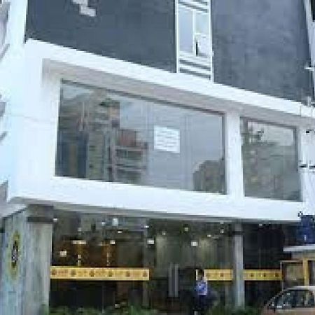 La Riviera Suites Madhapur ไฮเดอราบัด ภายนอก รูปภาพ
