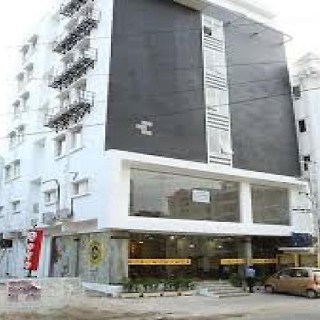 La Riviera Suites Madhapur ไฮเดอราบัด ภายนอก รูปภาพ