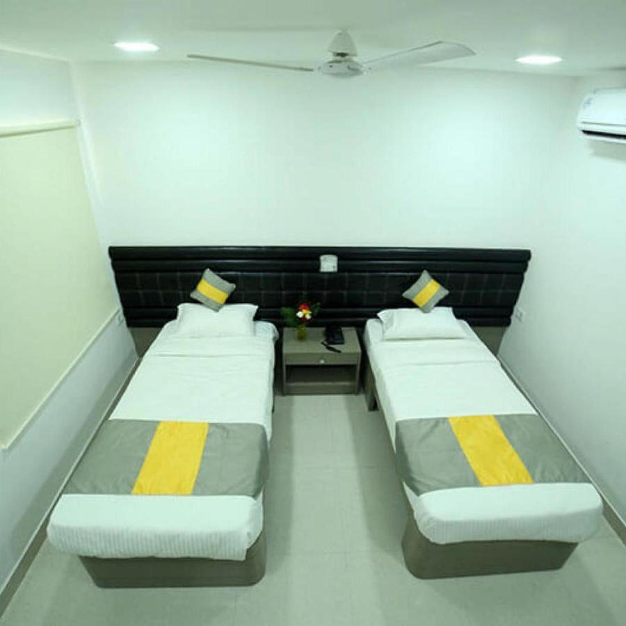 La Riviera Suites Madhapur ไฮเดอราบัด ภายนอก รูปภาพ
