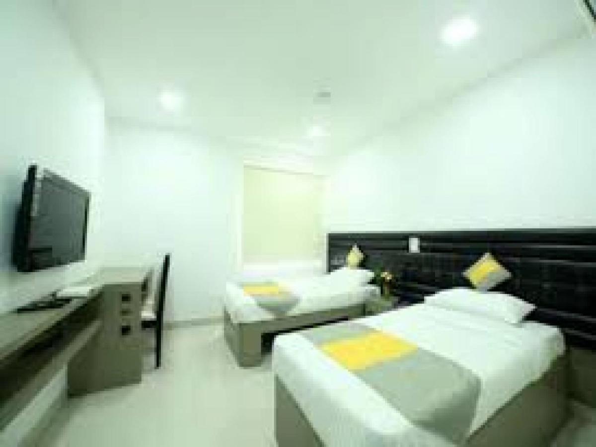 La Riviera Suites Madhapur ไฮเดอราบัด ภายนอก รูปภาพ