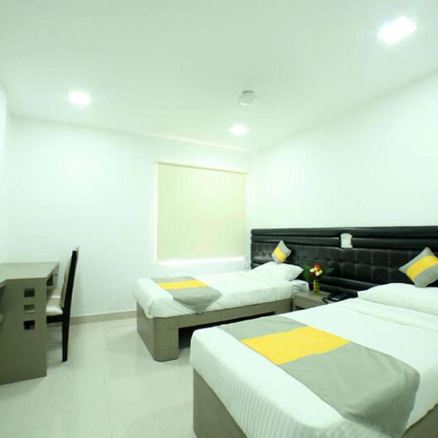 La Riviera Suites Madhapur ไฮเดอราบัด ภายนอก รูปภาพ