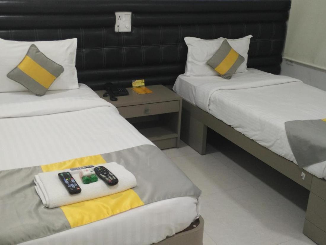 La Riviera Suites Madhapur ไฮเดอราบัด ภายนอก รูปภาพ