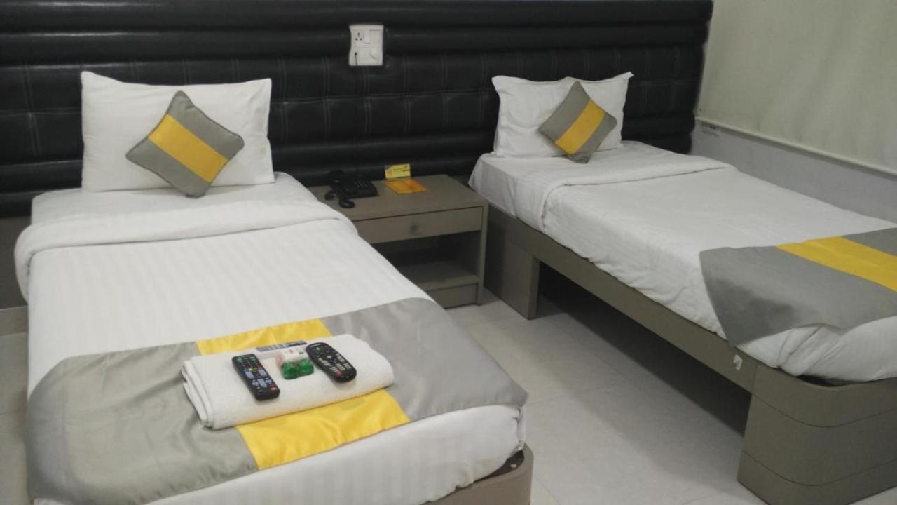 La Riviera Suites Madhapur ไฮเดอราบัด ภายนอก รูปภาพ