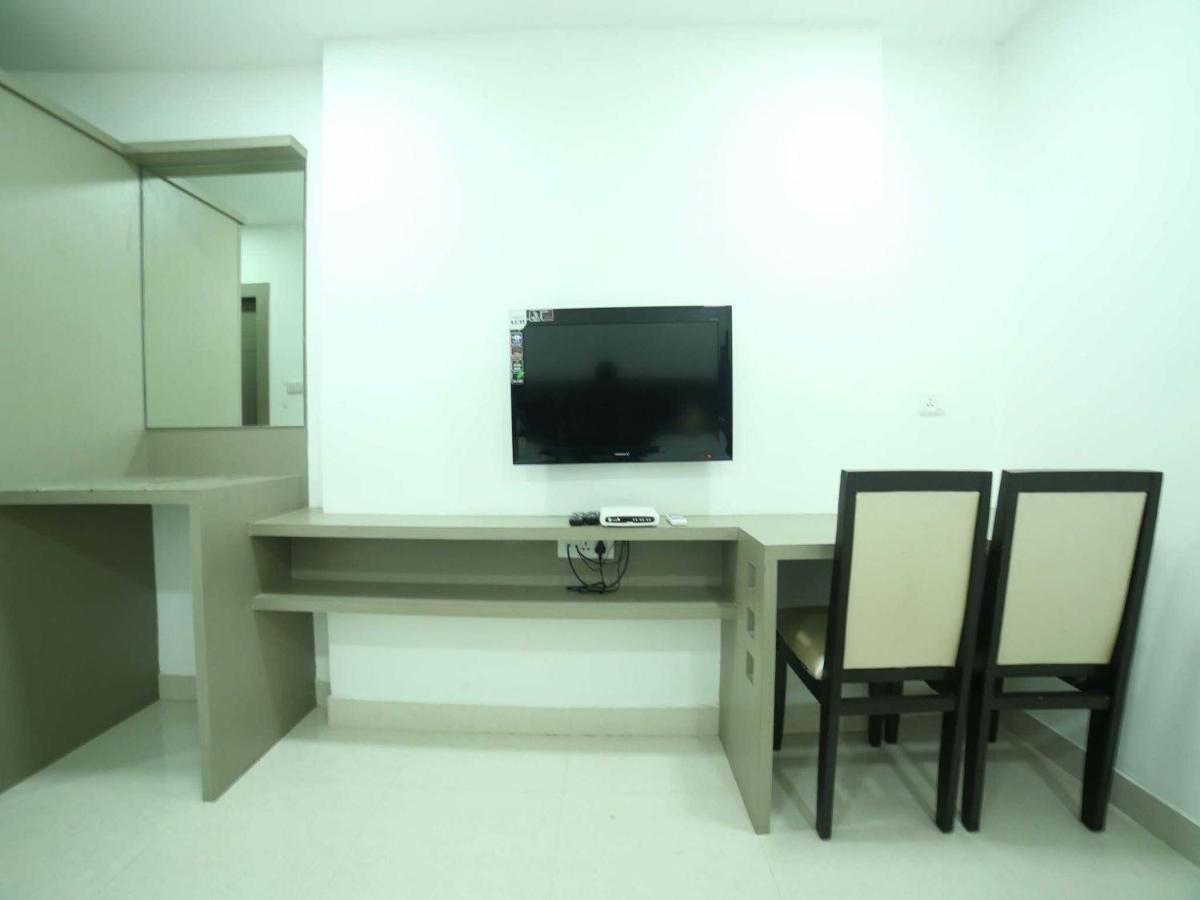 La Riviera Suites Madhapur ไฮเดอราบัด ภายนอก รูปภาพ
